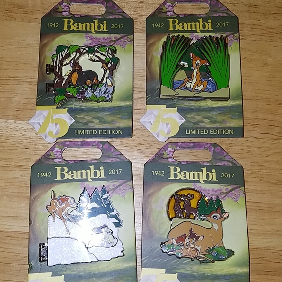 Disney Pins - Picture 1 of 4